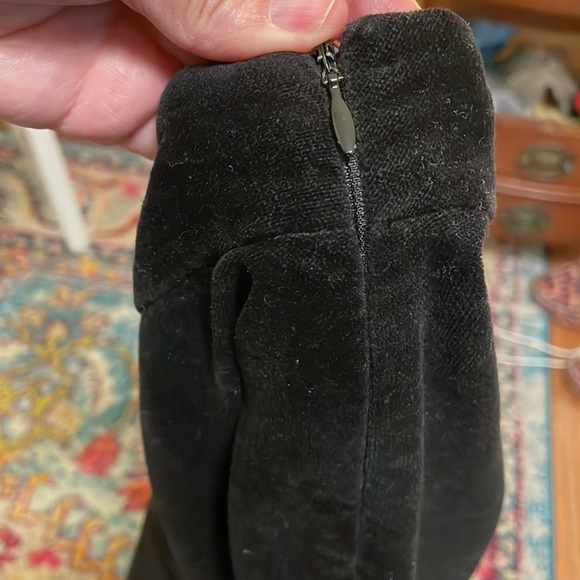 EUC Talbots Velvet pants with a side zipper. Size 6 P - Picture 3 of 3